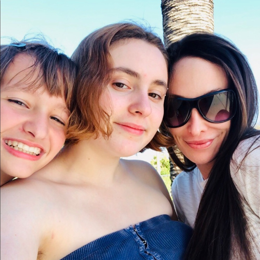 Meet your Posher, Danielle ALL offers welcome! - Picture 3 of 8